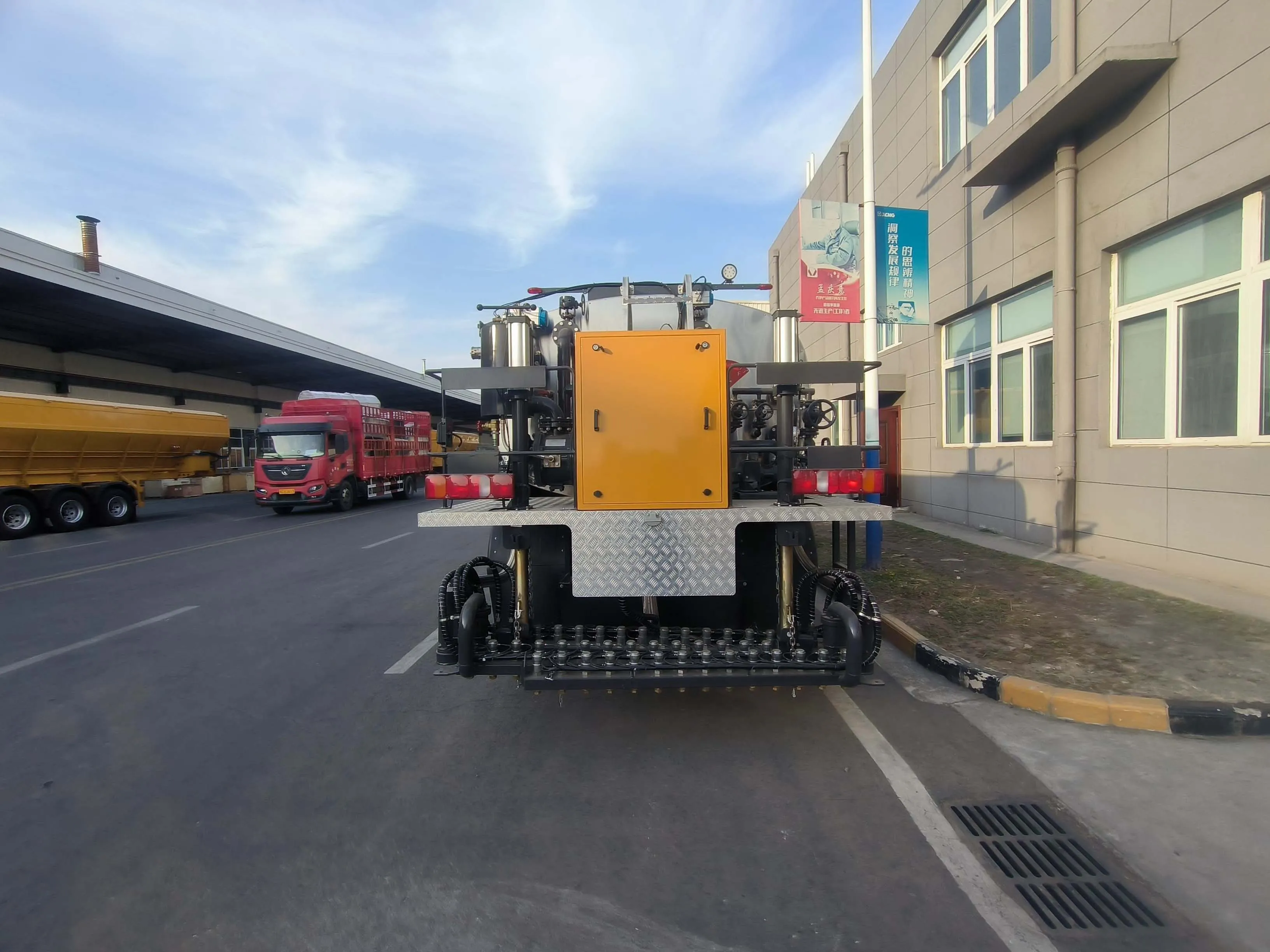 XCMG Official Asphalt sprayer XLS905A road maintenance price